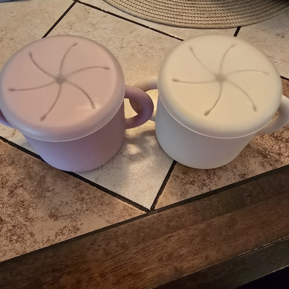 WeeSprout Snack Containers, Food Grade Silicone Cups, Spill-Proof Tops